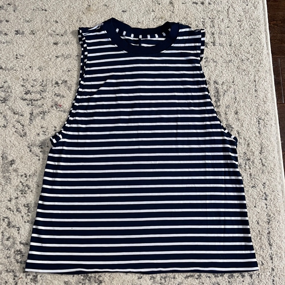 Lululemon Tank, size 6